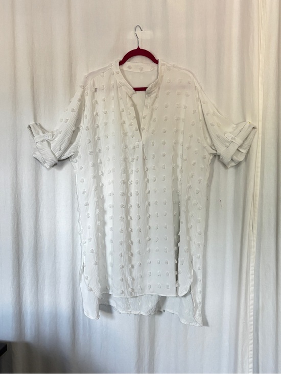 Tops - Lightweight White Textured V-Neck Tunic Top